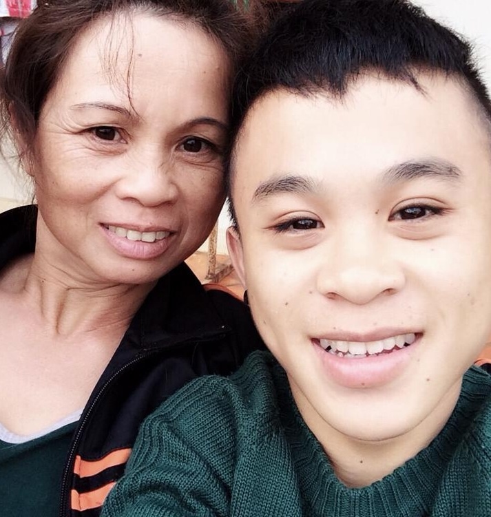 Xuân Tiến và mẹ.
