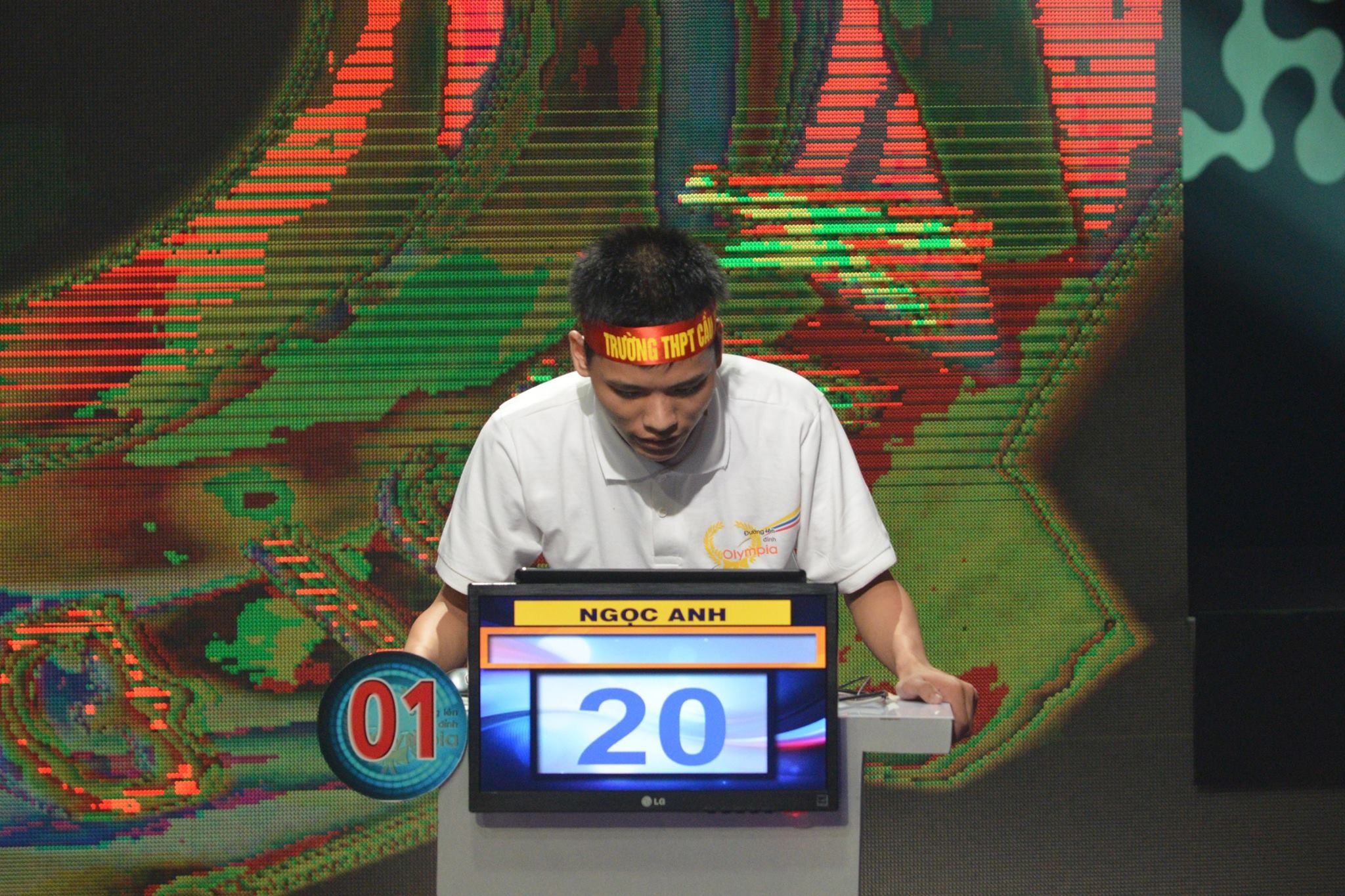 Clip Trong Nhan Vuot chuong ngai vat chi sau 1 cau hoi hinh anh