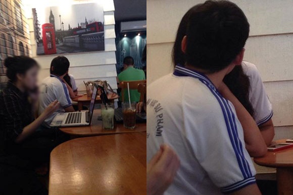 Nam sinh quàng tay qua vai nữ sinh.