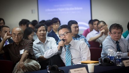 GS Ngo Bao Chau: Nen giu thi dai hoc, bo thi tot nghiep hinh anh