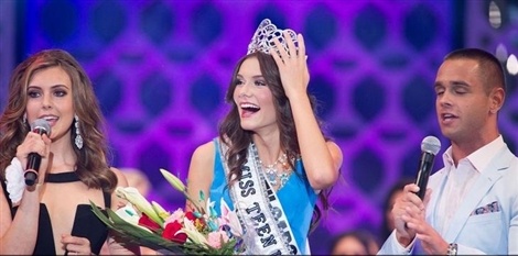 Miss Teen Mỹ 2014 trong giây phút đăng quang.