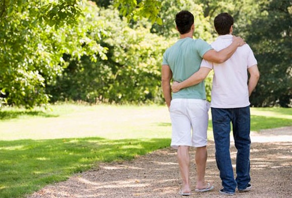 Yeu nguoi dong gioi le nao la mot cai sai? hinh anh