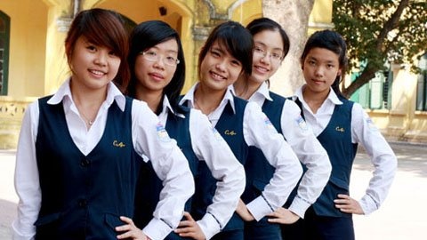 Khong buoc hoc sinh phai dong phuc giay, cap, day nit hinh anh