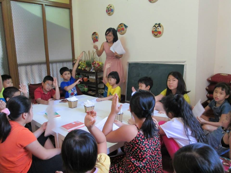 Đây là bài làm của học sinh sau khi cùng đọc sách, thảo luận, chơi trò chơi liên quan đến truyện Bởi vì Win-Dixie. Trong truyện, cô bạn Opal đã xin bố kể 10 điều về mẹ - người cô mong nhớ kể từ khi mẹ bỏ đi khi cô bé mới lên 3. 