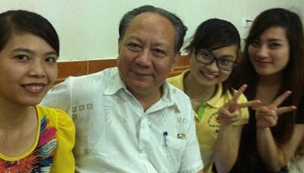 Nghi van ra gia 200 trieu lay bang tien si, PGS noi gi? hinh anh
