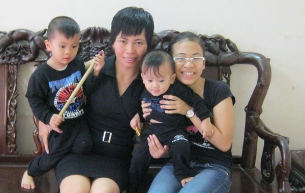 'Xin co giup be nha toi duoc hoc lop vang va ngheo nhat' hinh anh