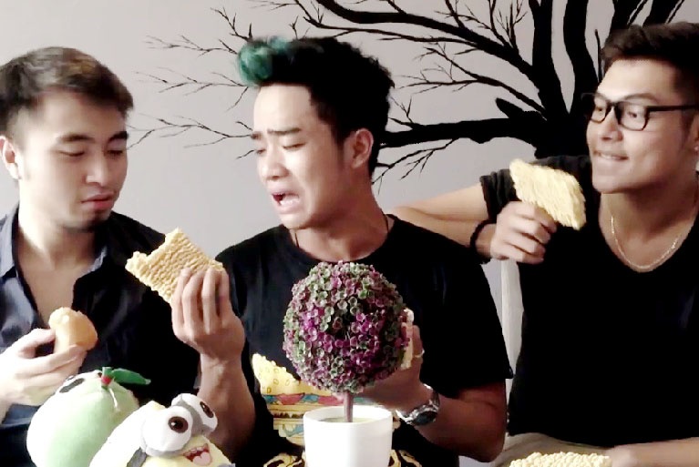 Clip che vui doi sinh vien ngheo kho hinh anh