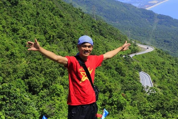 Bạn Lê Khả Giáp trong kỷ niệm hành trình đạp xe xuyên Việt. Giáp gửi đến lời nhắn nhủ: “Mình muốn dành giải nhất để được 500.000 đồng mua thùng mì tôm ăn qua tháng. Mục đích tham gia cuộc thi vì mình đã 21 năm cô đơn là quá đủ”.