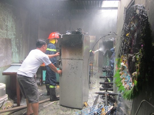 Phần lớn tài sản trong nhà bị thiêu rụi.