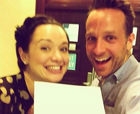 Cap vo chong chup anh tu suong khi vua ly hon hinh anh