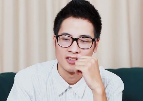 Clip Jvevermind tung mat an, mat ngu khi vlog bi nem da hinh anh