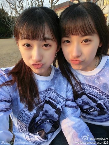 Những hình ảnh dễ thương của hai cô nàng trên trang mạng xã hội được chia sẻ với tốc độ chóng mặt và thu hút nhiều sự chú ý của cư dân mạng.