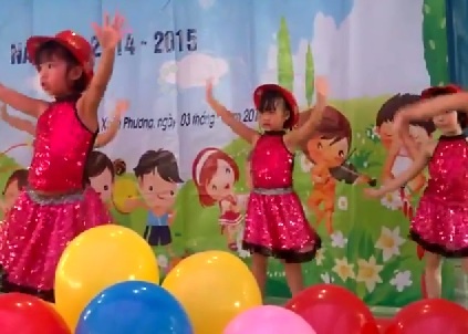 Clip tre tieu hoc nhay theo nhac Han Quoc hinh anh