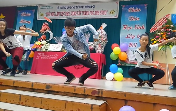 'Oh my chuoi' tan cong truong hoc hinh anh