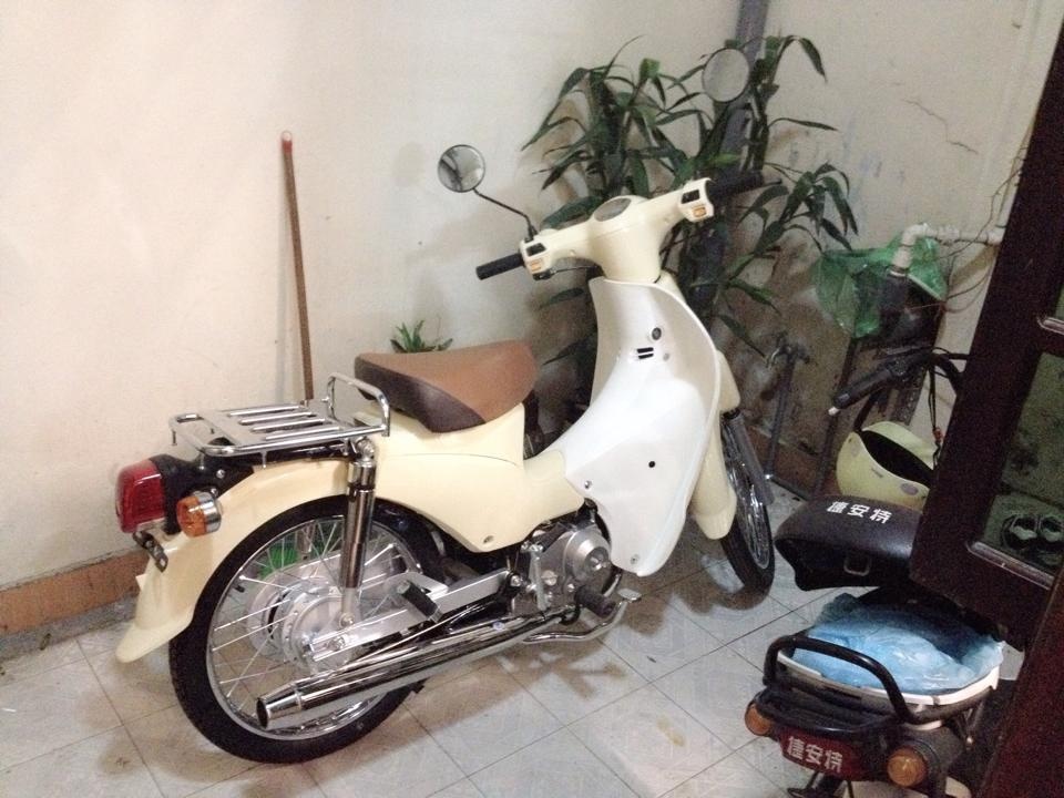 Mờ Naive tự mua cho mình một chiếc xe Cup.