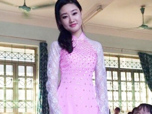 Co giao 9X xinh dep gay sot cong dong mang hinh anh