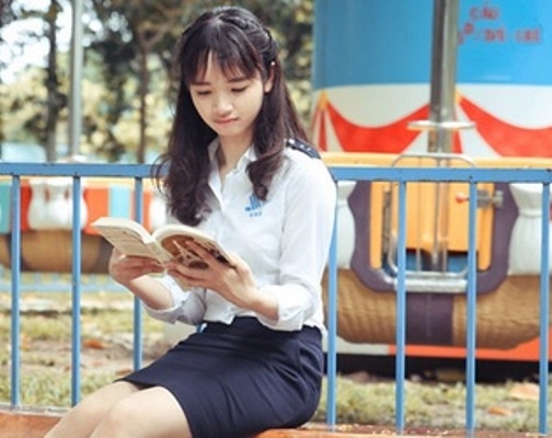 Nu sinh hoc vien Hang khong xinh, viet chu dep nhu in hinh anh