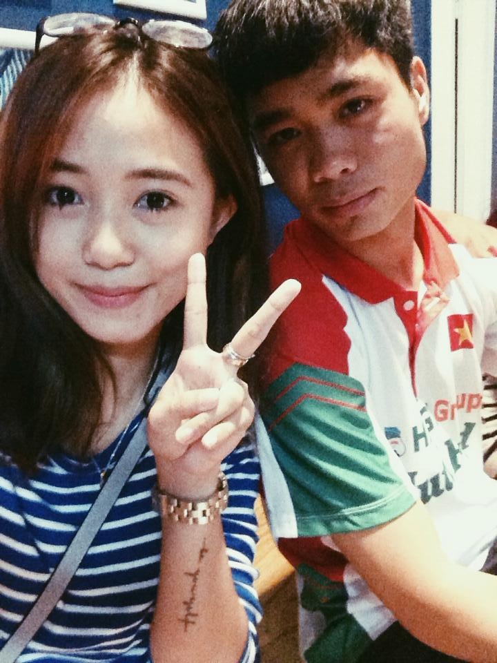 Salim chụp ảnh cùng Công Phượng.