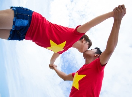 Chuyen tinh 2.500 ngay yeu xa, bo can, me ngan hinh anh
