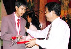 Nhung nguoi dat huy chuong toan quoc te dang lam gi, o dau? hinh anh