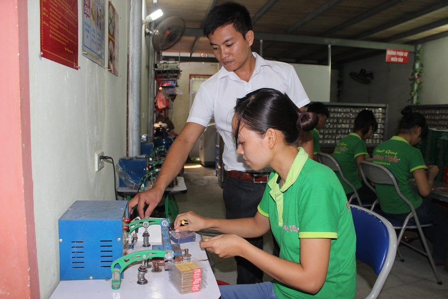 Hiện tại anh có hơn 100 nhân công.