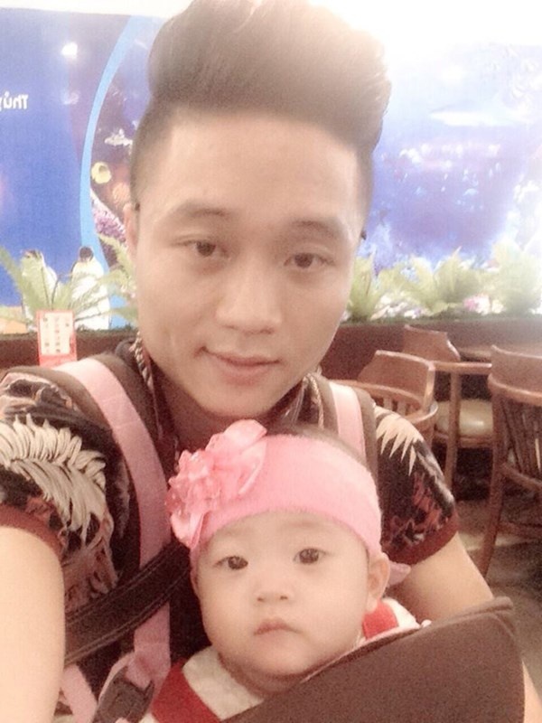 Anh Tùng và con gái Suri.