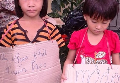 Phu huynh keo den UBND tinh phan doi sap nhap truong hinh anh