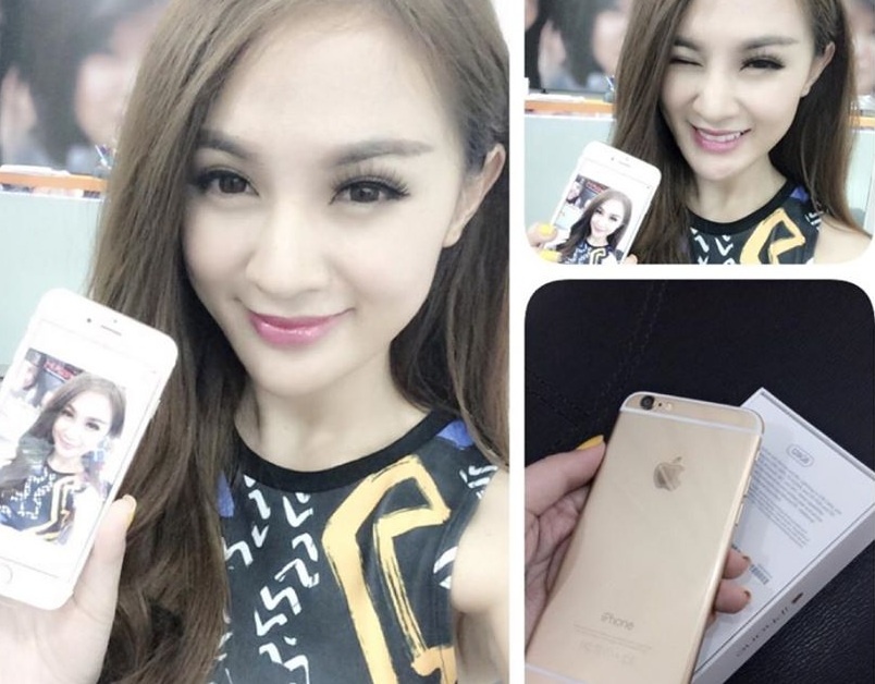 Kelly Nguyễn khoe chiếc điện thoại mới.