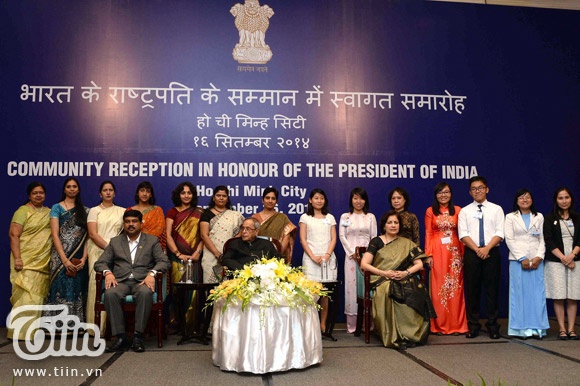 Luân chụp ảnh cùng Tổng thống và các lãnh đạo cao cấp của Ấn Độ.