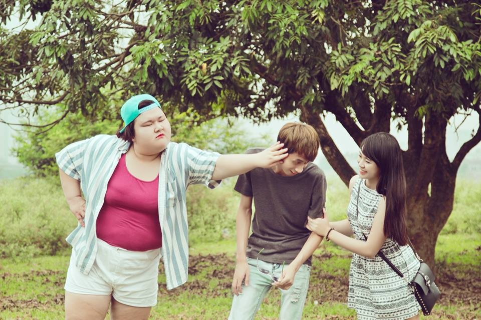 Trên Facebook cá nhân, Thủy Tiên thường xuyên đăng tải hình ảnh chênh lệch cân nặng cùng những người bạn. 