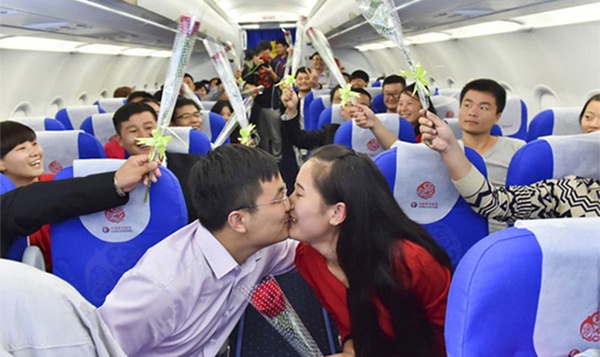 Đây là xu hướng tổ chức đám cưới của giới trẻ Trung Quốc bởi theo quan điểm của họ, kết hôn dưới mặt đất phải quan tâm đến rất nhiều thứ như diện tích tổ chức, địa điểm.