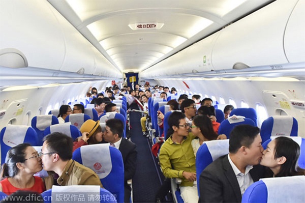 Những khuôn mặt hạnh phúc khi được tổ chức lễ cưới.