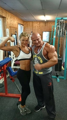 Để tạo ra những thay đổi choáng ngợp này, được biết Sophia đã phải trải qua một quá trình tập luyện, ép cân rất gian nan. Cô gái trẻ dành hầu hết thời gian của mình ở phòng tập, tập mệt rồi lại nghỉ, sau đó lại tiếp tục... kết hợp với một chế độ ăn uống được tính toán vô cùng kỹ lưỡng.