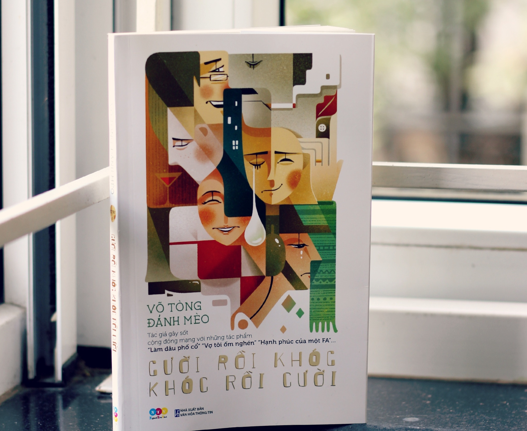 Cuoi roi khoc, khoc roi cuoi hinh anh