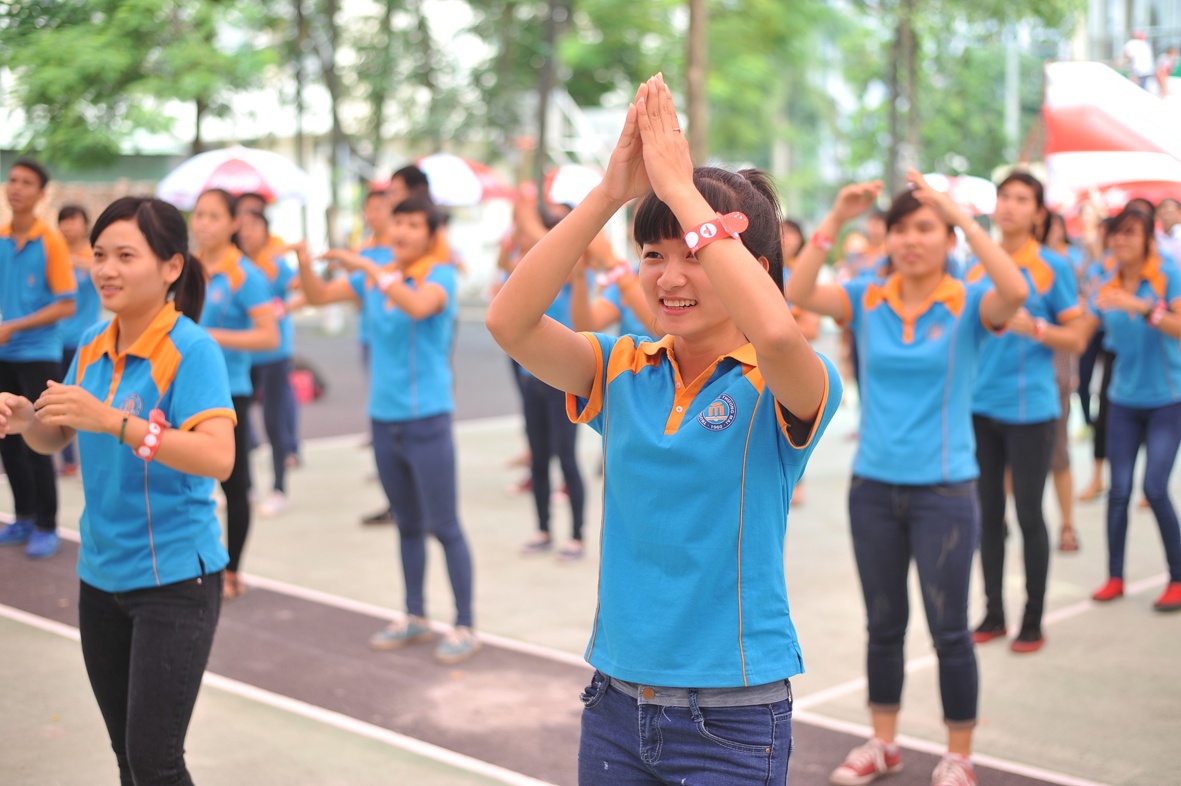 Sinh vien nhay van dong gop tram trieu ung ho nguoi ngheo hinh anh