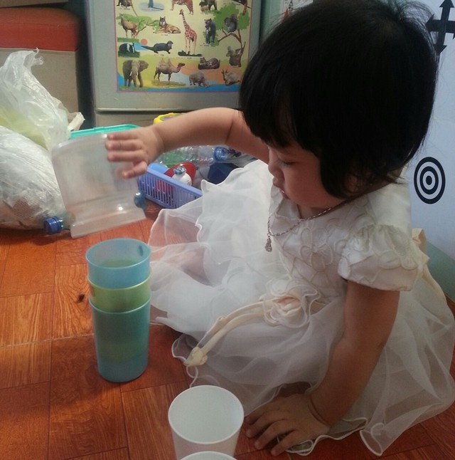 Bé Tuệ Nhi thông minh và phát triển hơn những đứa trẻ khác nhờ được giáo dục theo phương pháp
