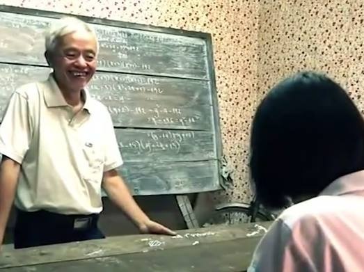 Clip nu sinh duoc diem 10 mon Van gap lai thay giao hinh anh