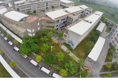 Truong hoc dep nhu oc dao xanh giua thanh pho hinh anh