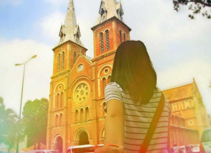 Cap doi 9X 'Nam tay di khap Sai Gon' qua bo anh tuyet dep hinh anh