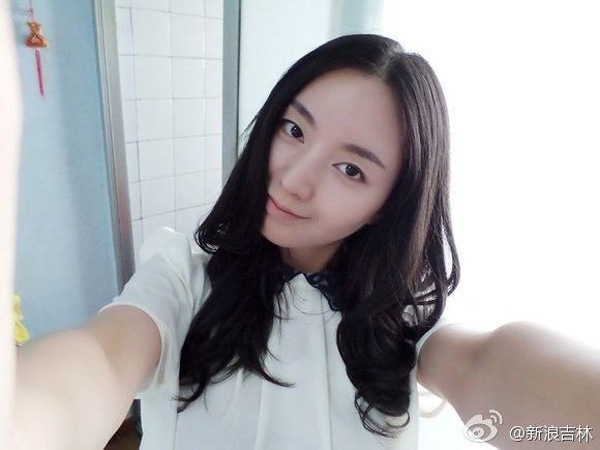 Co giao day Sinh dang chuan nhu sieu mau tren buc giang hinh anh