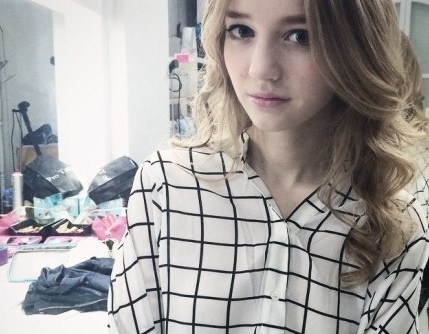 Chan dai xinh dep gay sot nho anh chup trom tren tau hinh anh