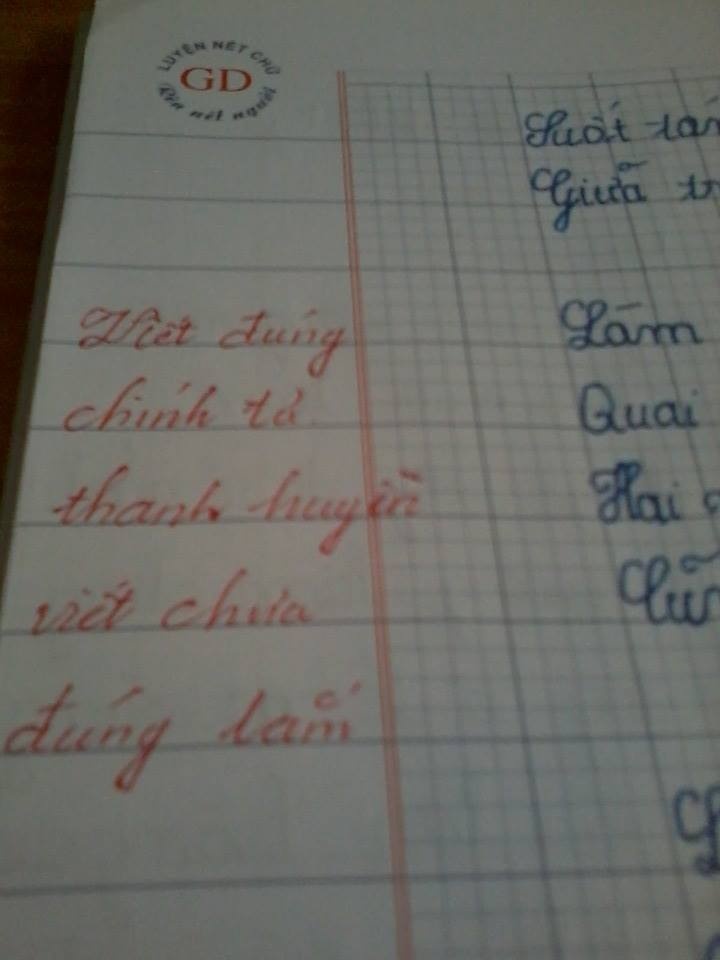 Bên cạnh những lời khắc dấu sẵn, tại nhiều trường giáo viên còn sử dụng 