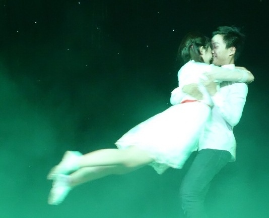 Sinh vien CD FPT bung no dem chung ket tai nang hinh anh