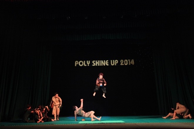 Clip tung vo cua co giao tre hinh anh