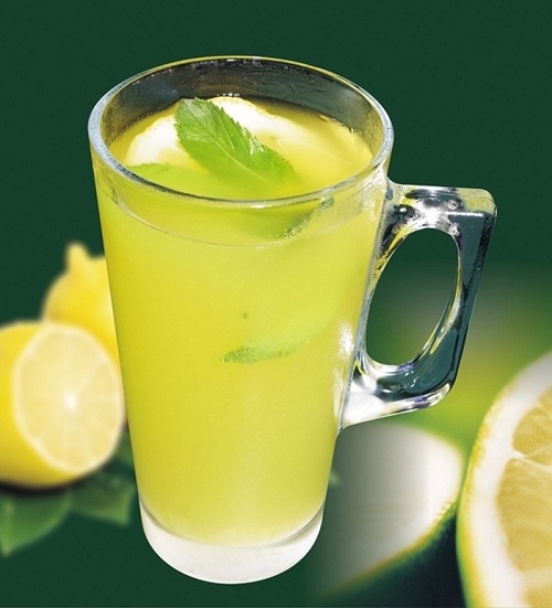 Uống nước đường pha chanh, nước mía pha chanh cũng là một biện pháp thanh lọc phổ biến.