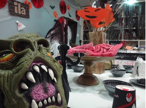 Kham pha le hoi ma Halloween soi dong cho hoc tro hinh anh