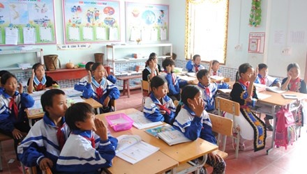 Lop hoc tren dinh Truong Son hinh anh