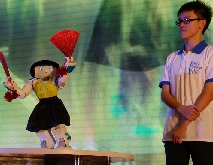 Sinh vien sang tao robot biet nhay mua hinh anh