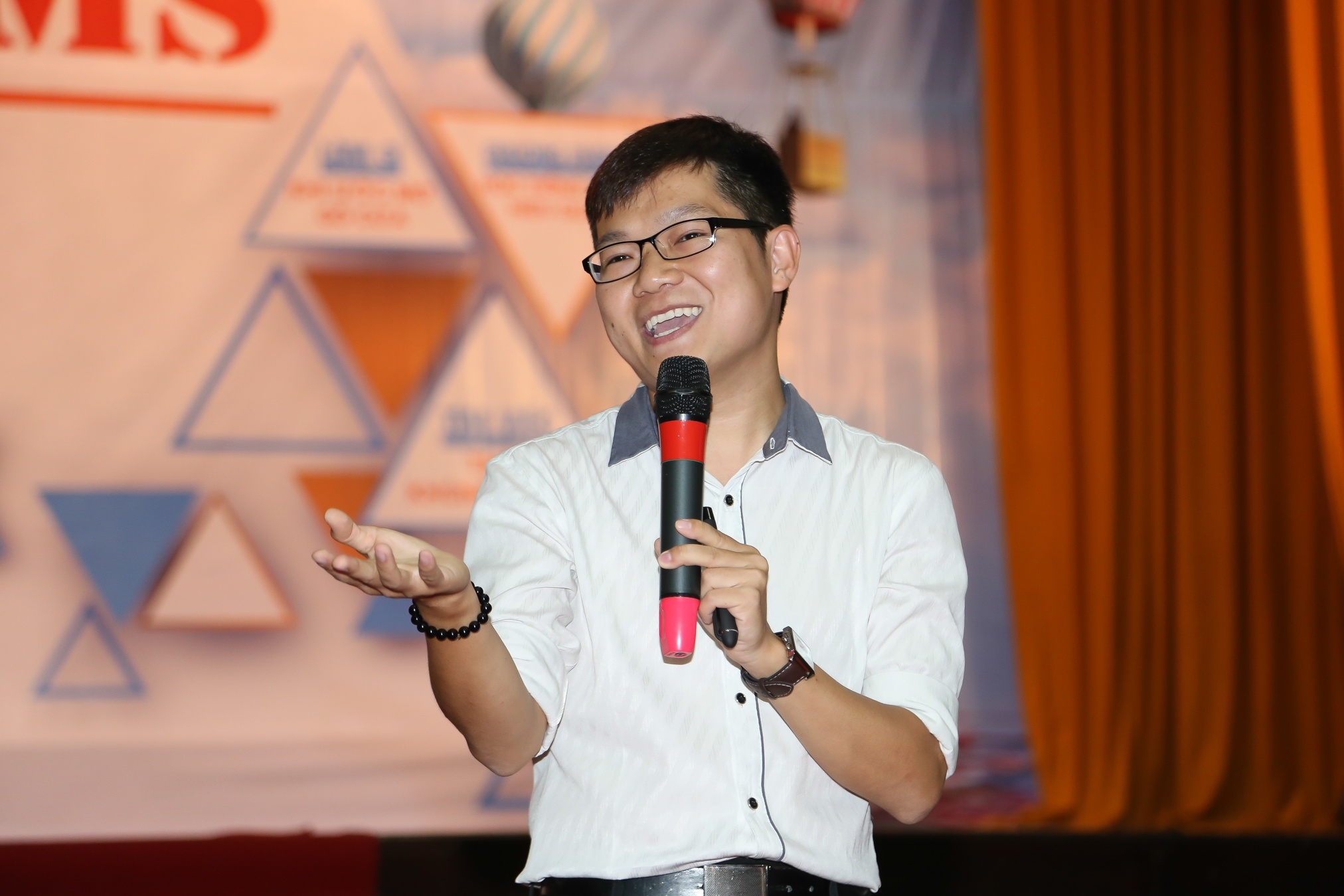 Giao luu cung 8X thuoc top 100 SV gioi nhat the gioi hinh anh