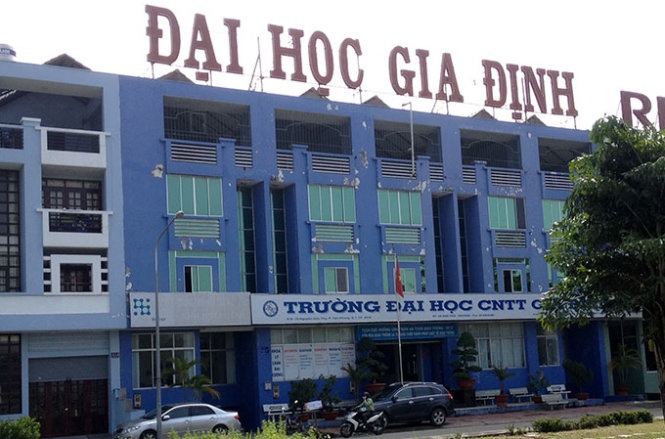 Hang loat truong thay ten doi ho hinh anh